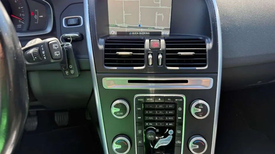 VOLVO XC60 -