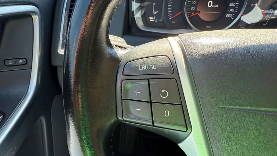 VOLVO XC60 -