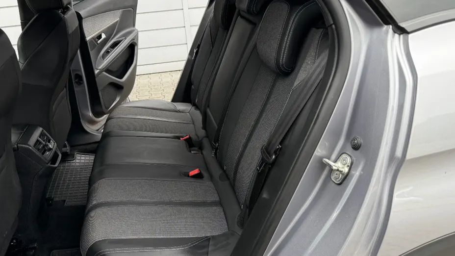 PEUGEOT 3008 -
