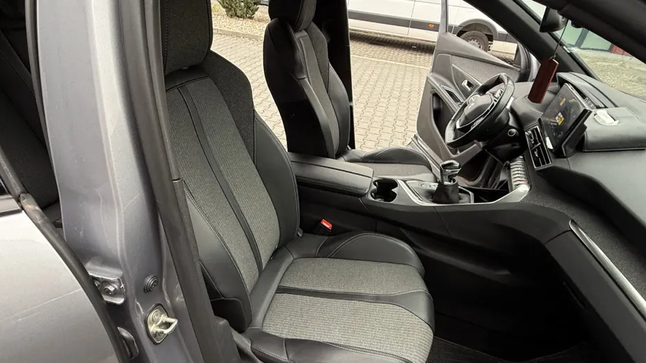 PEUGEOT 3008 -