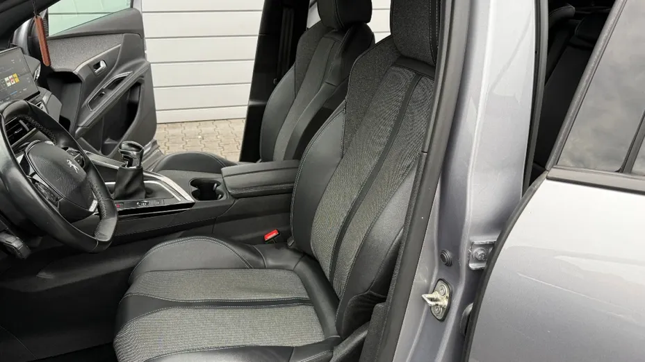 PEUGEOT 3008 -