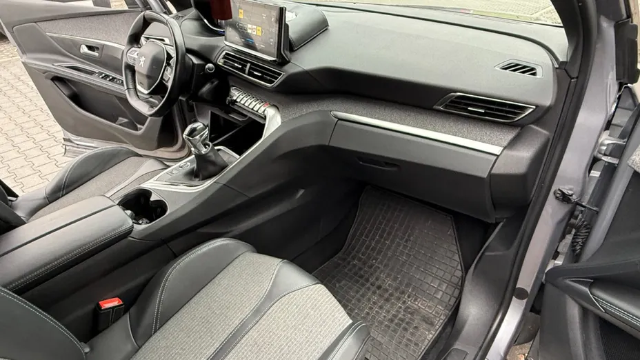 PEUGEOT 3008 -