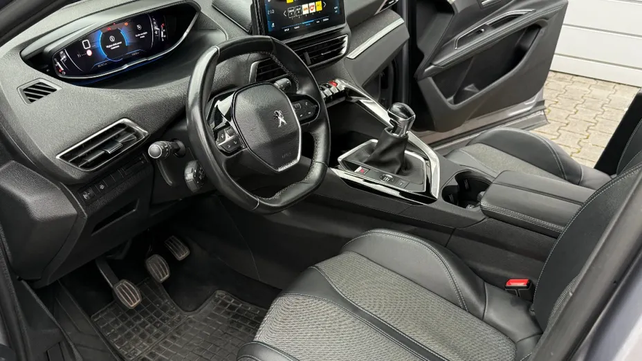 PEUGEOT 3008 -