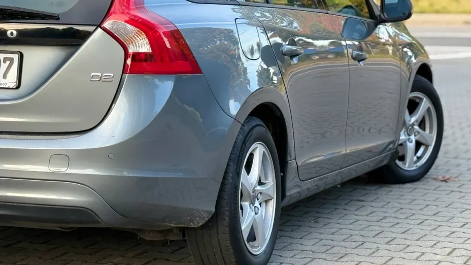 VOLVO V60 -