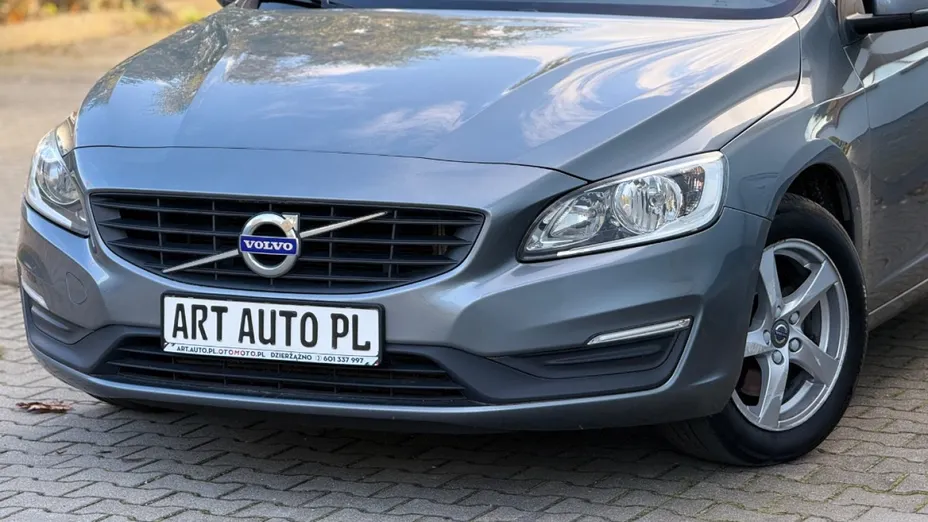 VOLVO V60 -