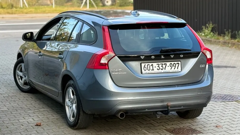 VOLVO V60 -