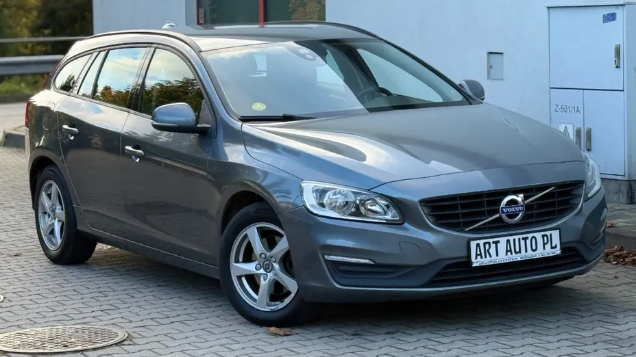 VOLVO V60 -