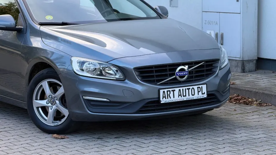 VOLVO V60 -
