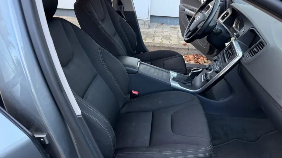 VOLVO V60 -
