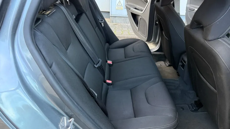 VOLVO V60 -