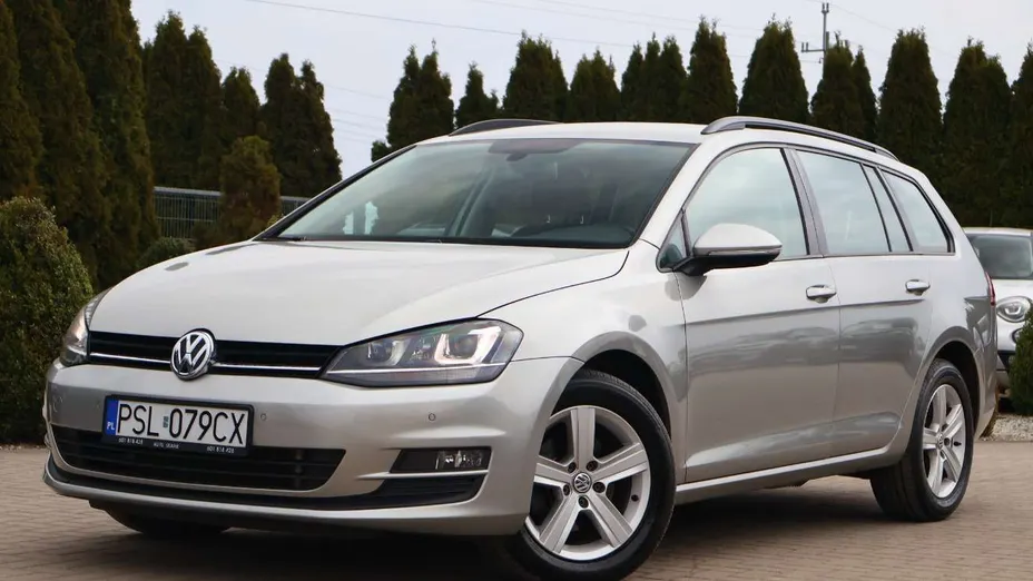 VOLKSWAGEN Golf -