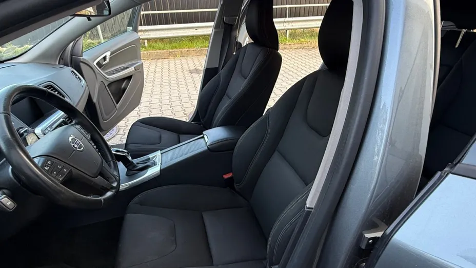VOLVO V60 -