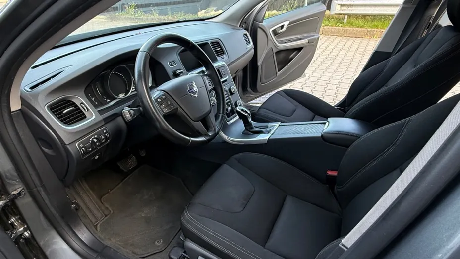VOLVO V60 -