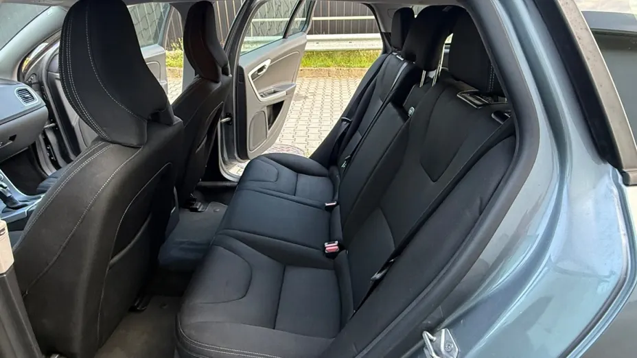 VOLVO V60 -