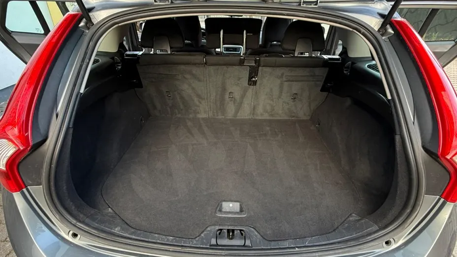 VOLVO V60 -