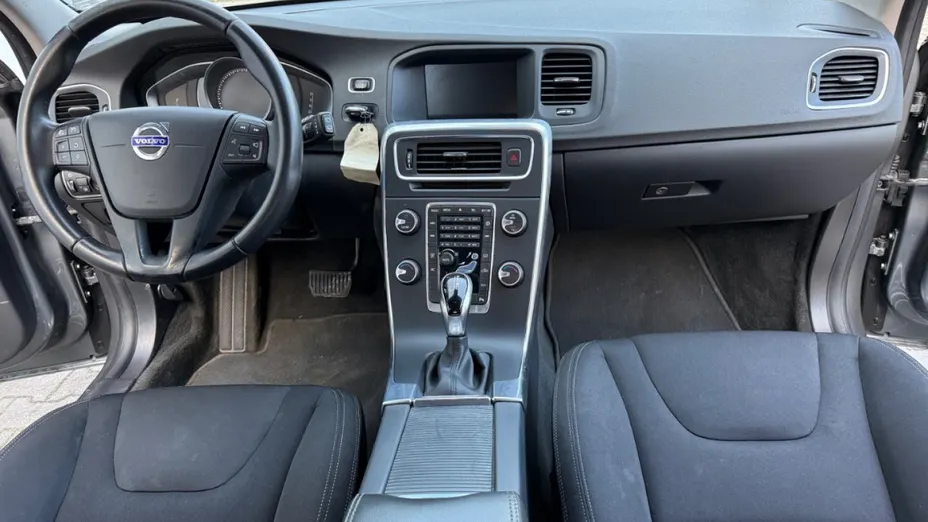 VOLVO V60 -