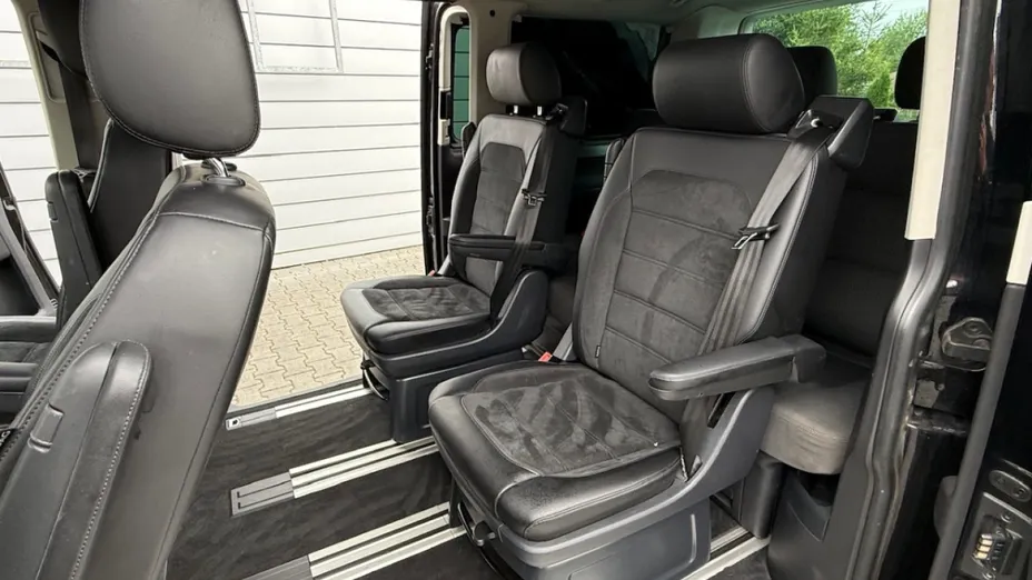 VOLKSWAGEN Multivan -