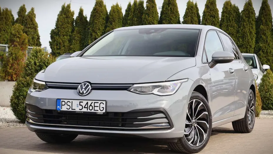 VOLKSWAGEN Golf -