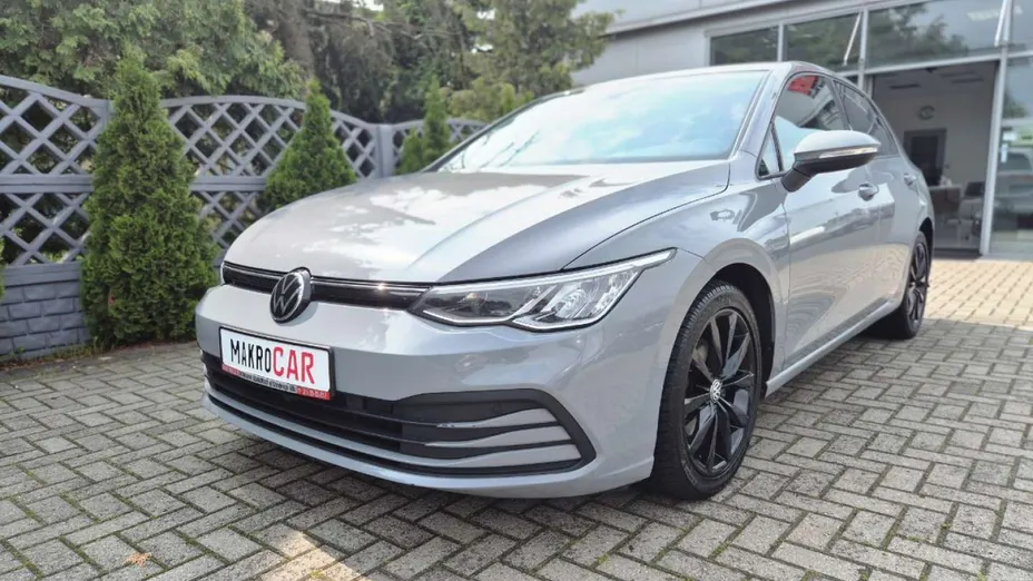 VOLKSWAGEN Golf -