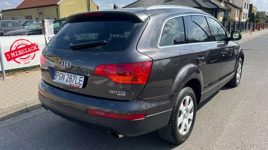 AUDI Q7 -