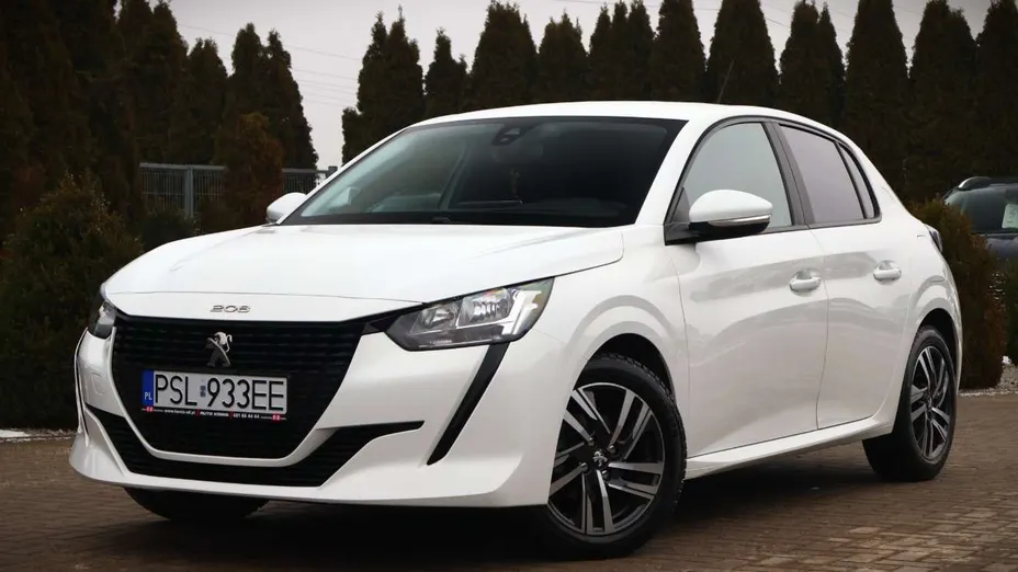PEUGEOT 208 -