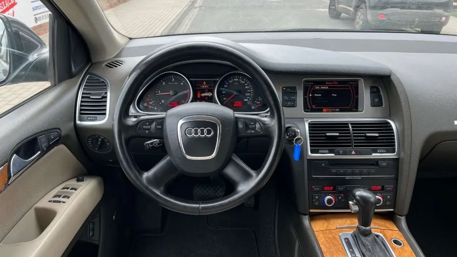 AUDI Q7 -