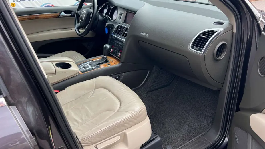 AUDI Q7 -