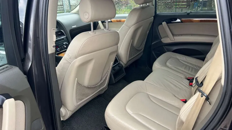 AUDI Q7 -