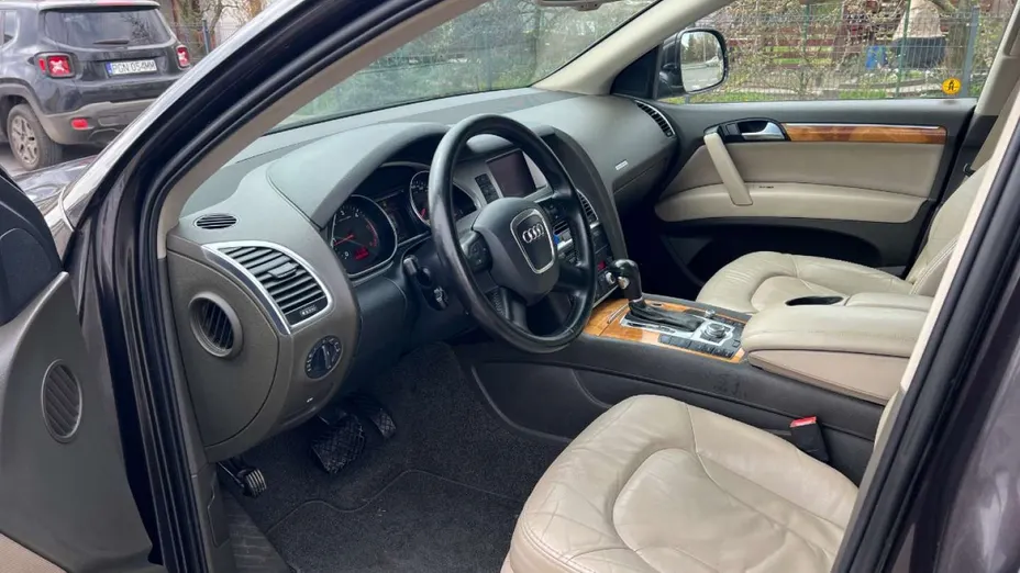 AUDI Q7 -