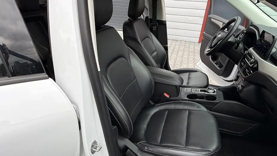 FORD Escape -