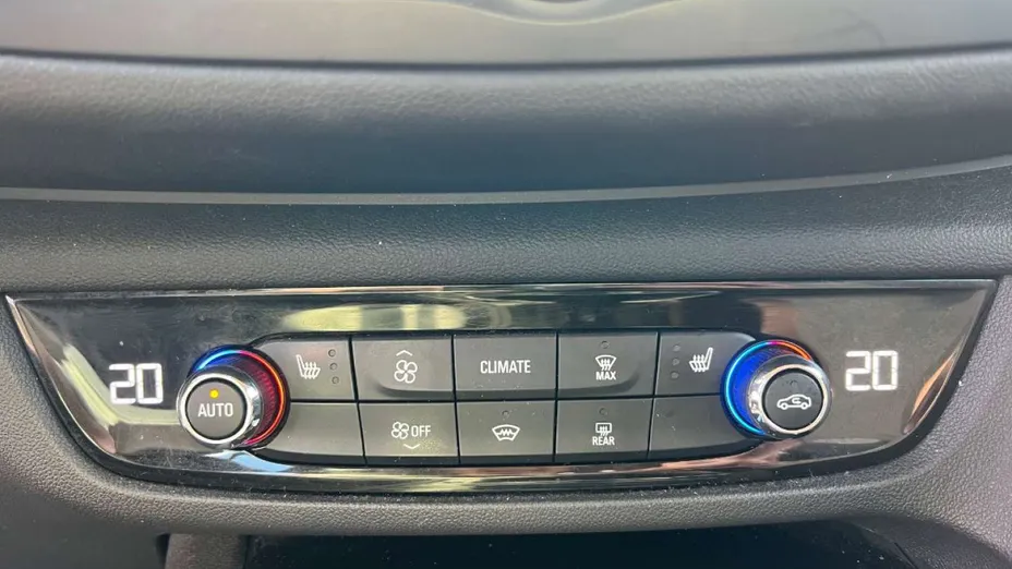 OPEL Insignia -