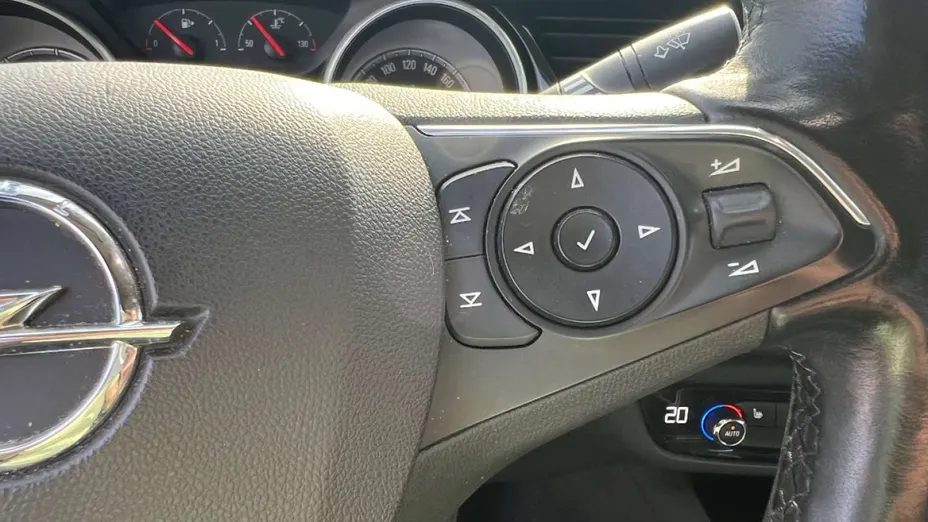 OPEL Insignia -
