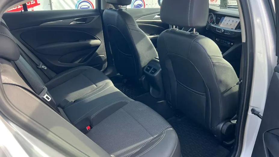 OPEL Insignia -