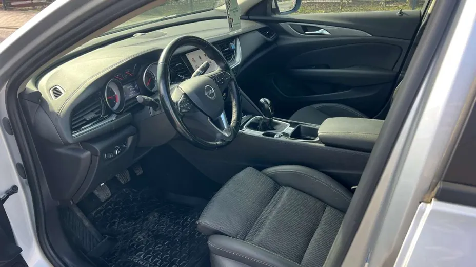 OPEL Insignia -