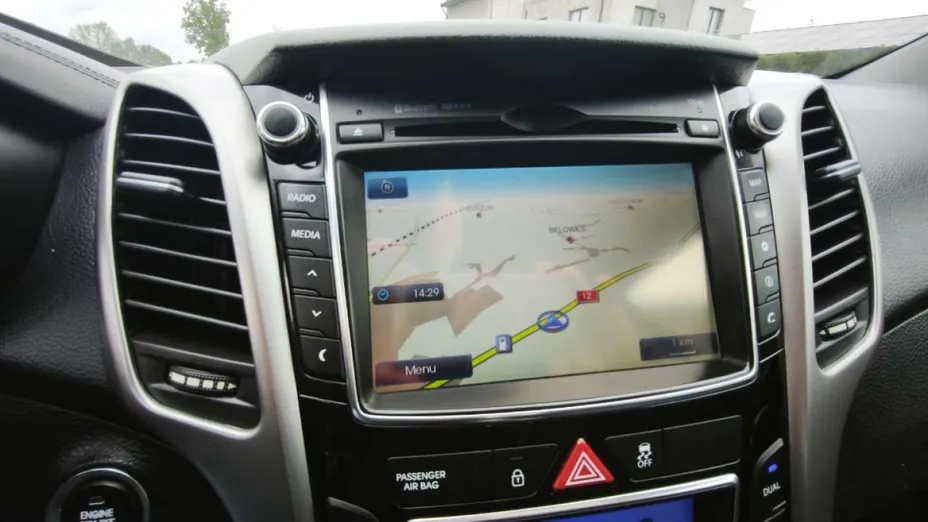 HYUNDAI i30 -