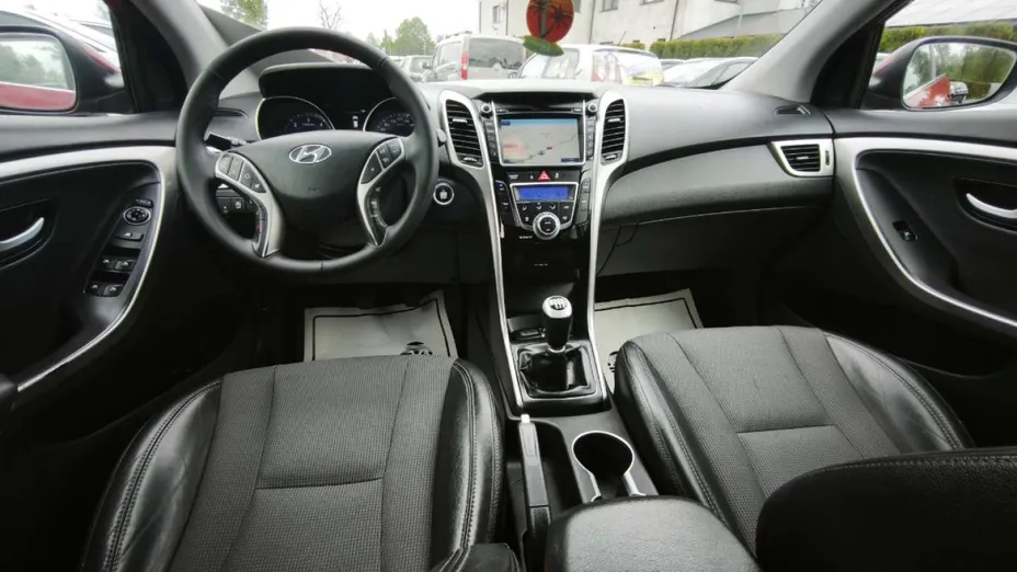 HYUNDAI i30 -