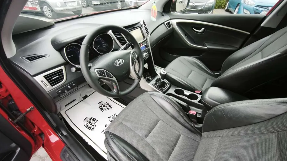 HYUNDAI i30 -