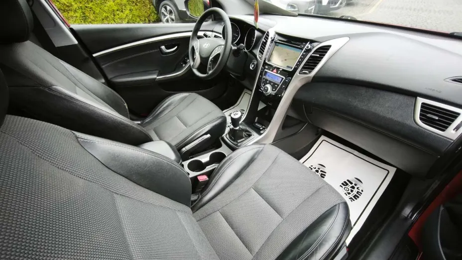 HYUNDAI i30 -