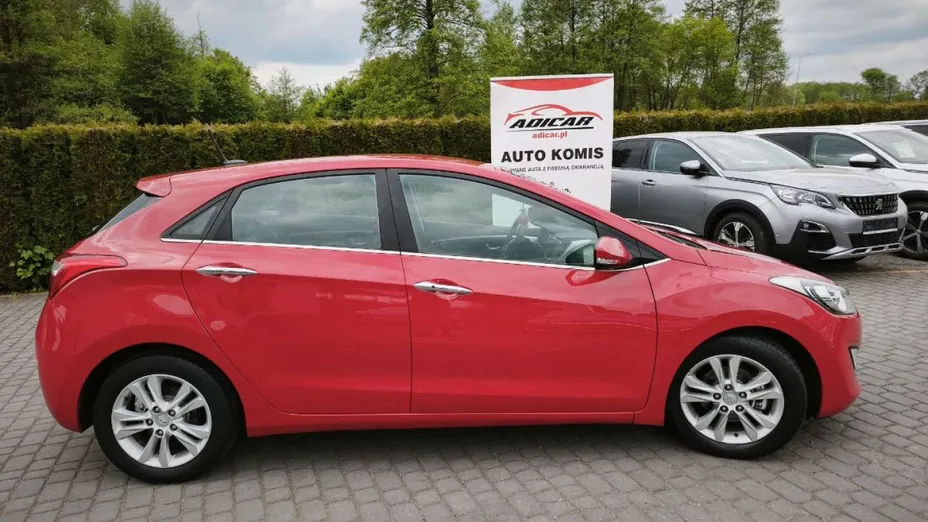 HYUNDAI i30 -