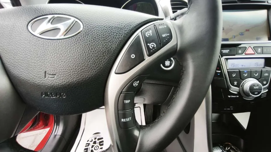 HYUNDAI i30 -