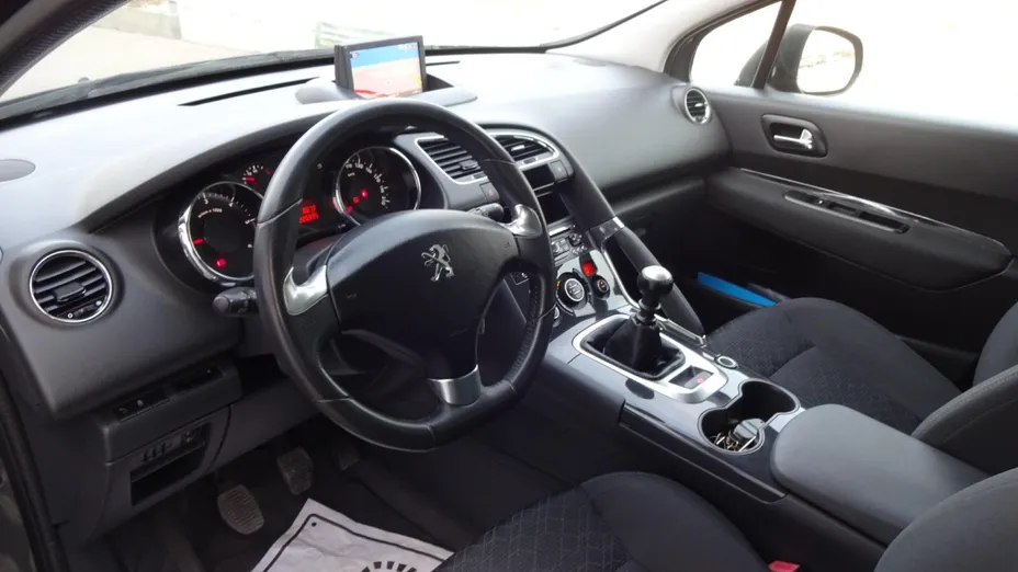 PEUGEOT 3008 -