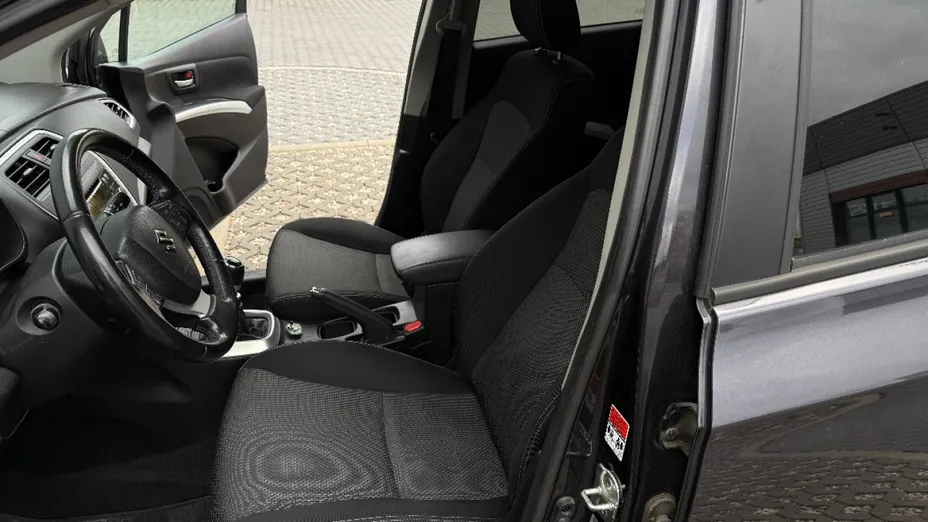 SUZUKI SX4 -