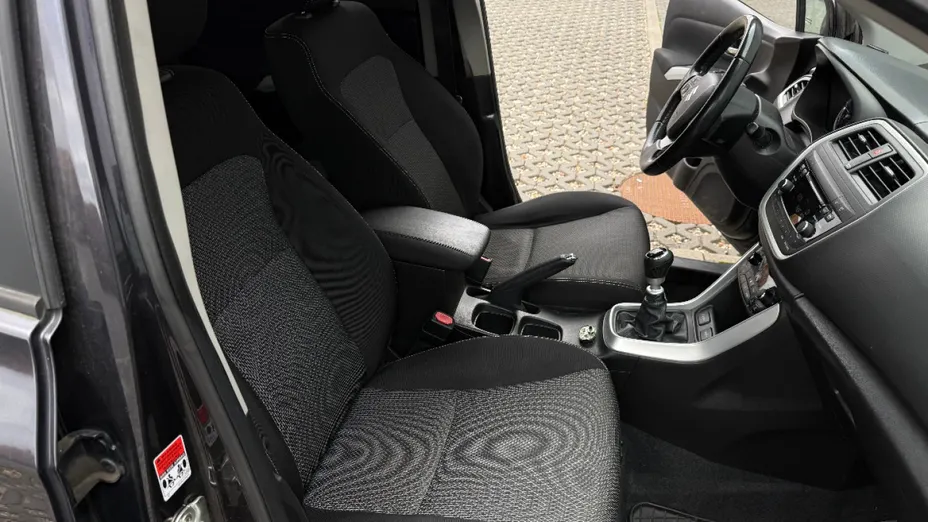 SUZUKI SX4 -