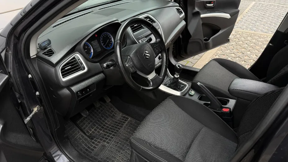 SUZUKI SX4 -