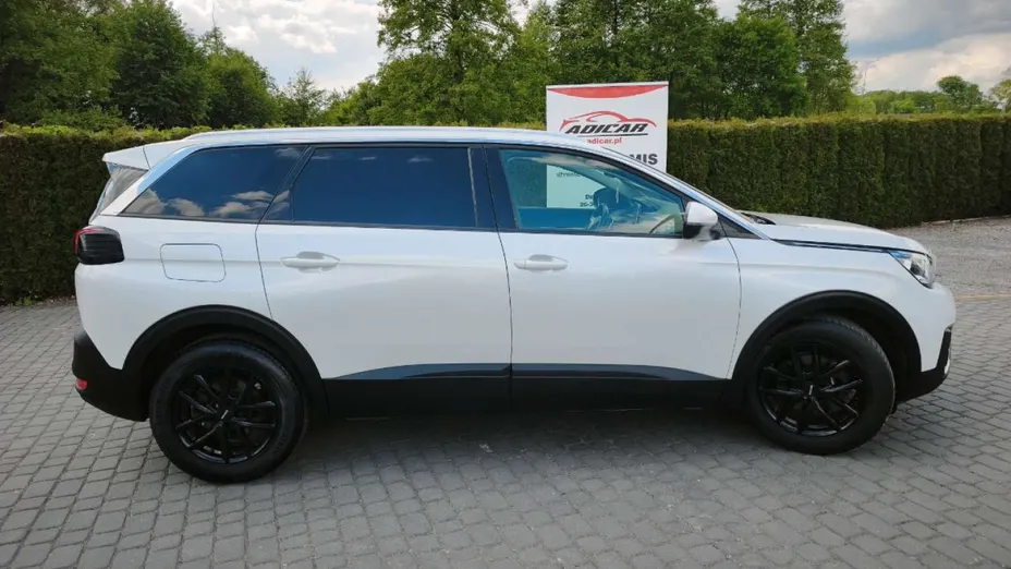 PEUGEOT 5008 -