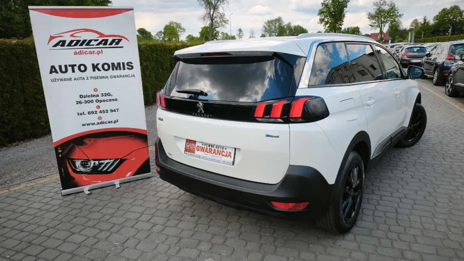 PEUGEOT 5008 -