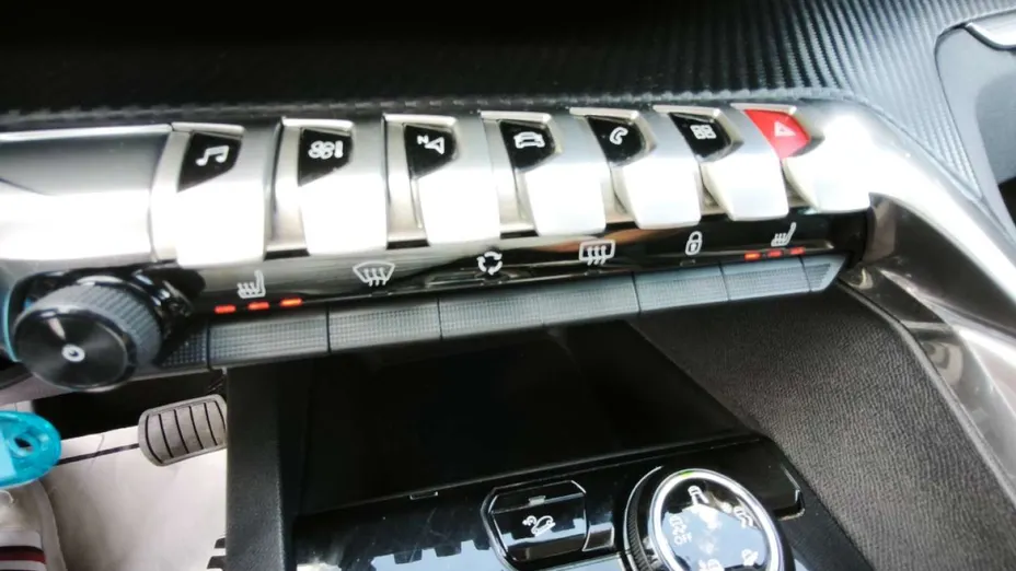 PEUGEOT 5008 -