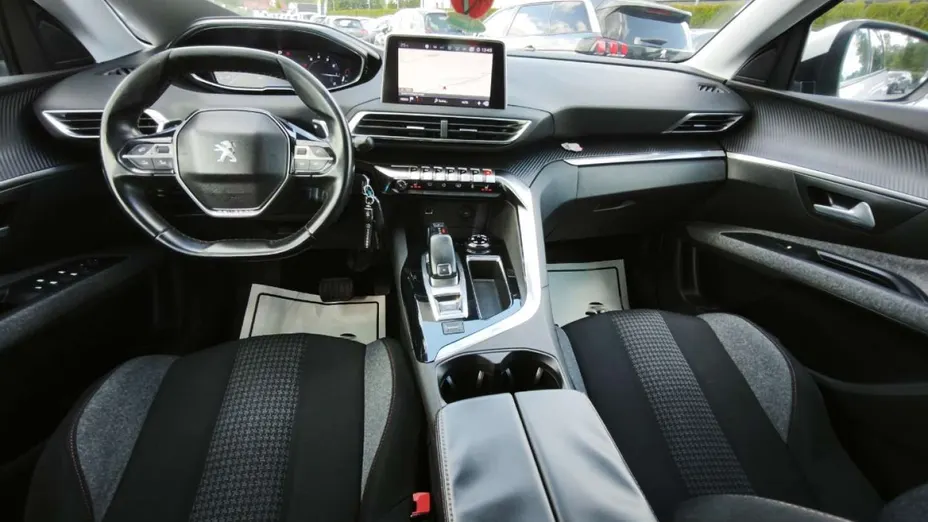 PEUGEOT 5008 -