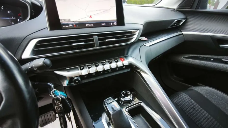 PEUGEOT 5008 -