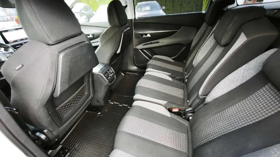 PEUGEOT 5008 -